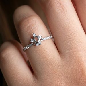 ✨✨NEW✨✨ CZ crown on sterling silver 925